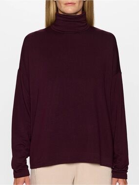 Women's Burgundy Turtleneck Sweater Bleusalt retail $190